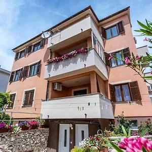https://santima-apartments.primorje-gorskikotar.com