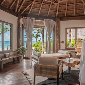 Delek 5*, Tulum Pueblo Mexico